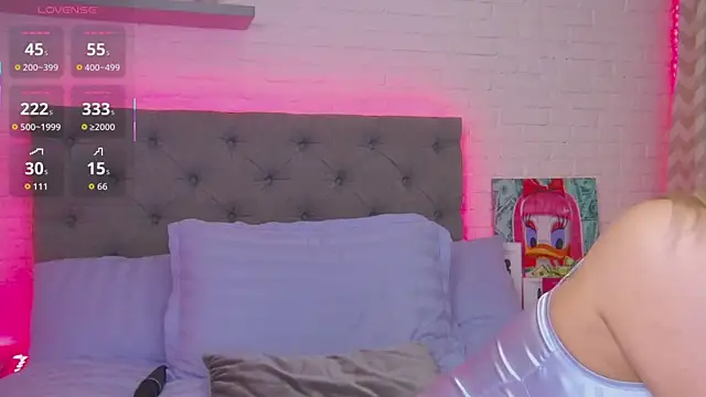 Snapshot of Born_to_Blow chatting on October 2025 01:19:01 AM Born to Blow online show from October 2025 01:19:01 AM