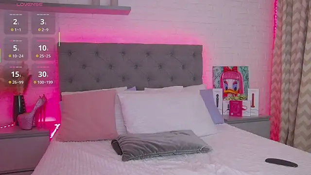 Snapshot of Born_to_Blow chatting on October 2025 01:38:01 AM Born to Blow online show from October 2025 01:38:01 AM