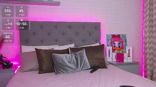 Snapshot of Born_to_Blow chatting on November 2025 01:17:02 AM Born to Blow online show from November 2025 01:17:02 AM