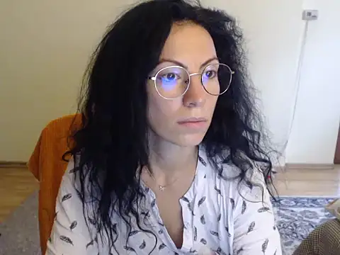 Emmatoo online show from October 2025 10:13:02 AM