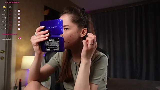 Amely Young online show from February 2025 04:10:01 AM