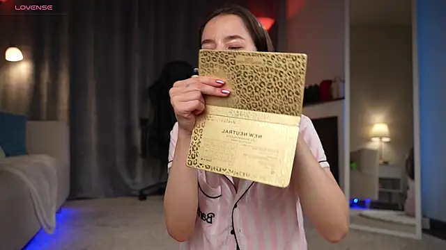 Amely Young online show from October 2025 12:42:02 AM