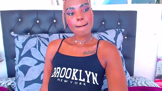 Snapshot of SAVAGExBOO chatting on December 2024 06:00:01 AM SAVAGExBOO online show from December 2024 06:00:01 AM