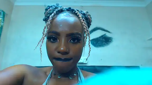 Snapshot of SAVAGExBOO chatting on December 2024 01:47:02 AM SAVAGExBOO online show from December 2024 01:47:02 AM