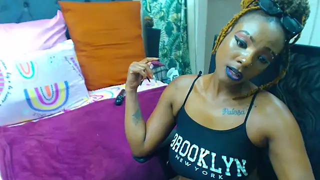 Snapshot of SAVAGExBOO chatting on January 2025 01:37:02 AM SAVAGExBOO online show from January 2025 01:37:02 AM