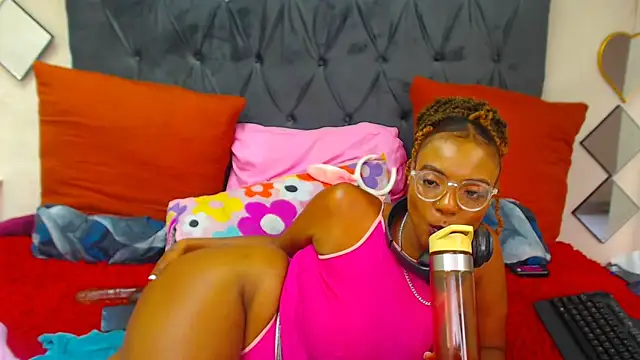 Snapshot of SAVAGExBOO chatting on March 2025 03:19:01 PM SAVAGExBOO online show from March 2025 03:19:01 PM