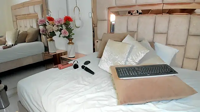 sofia samuels online show from May 2026 06:53:01 PM