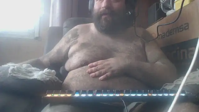 Snapshot of hairyhulk chatting on October 2025 08:40:01 PM hairyhulk online show from October 2025 08:40:01 PM