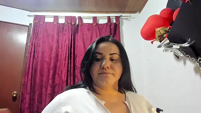 Snapshot of tetasgrandes_karol chatting on December 2024 07:14:01 PM tetasgrandes karol online show from December 2024 07:14:01 PM
