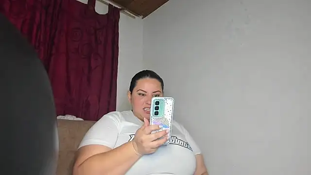 Snapshot of tetasgrandes_karol chatting on September 2025 05:14:02 PM tetasgrandes karol online show from September 2025 05:14:02 PM