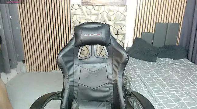 Lucyloore online show from February 2025 07:15:01 AM
