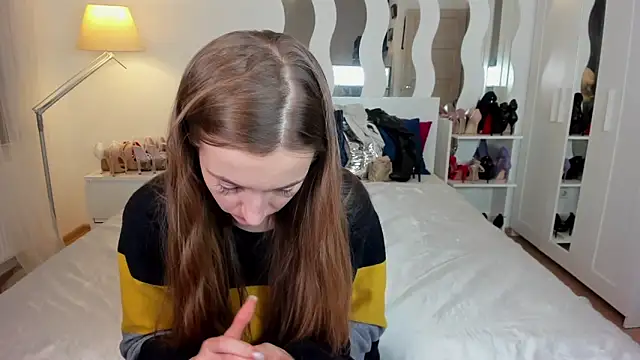 KateRedgar online show from March 2025 04:46:02 PM