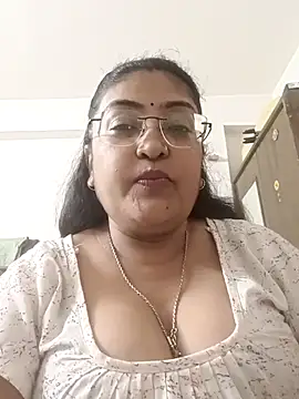 LAVERNIYA  online show from September 2025 12:37:01 PM
