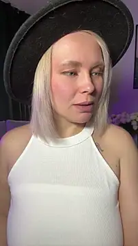 Snapshot of Charming_Daphny chatting on April 2026 07:01:01 AM Charming Daphny online show from April 2026 07:01:01 AM