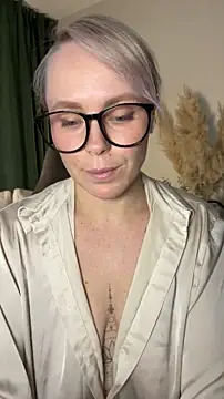 Snapshot of Charming_Daphny chatting on May 2026 06:42:01 AM Charming Daphny online show from May 2026 06:42:01 AM