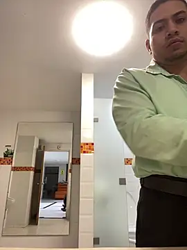 Snapshot of Juanes432 chatting on February 2026 08:05:02 PM Juanes432 online show from February 2026 08:05:02 PM