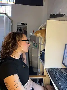 Hawitxui online show from November 2025 10:37:01 AM