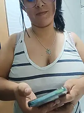 Snapshot of _Angelinaandrade_ chatting on July 2026 01:20:01 AM Angelinaandrade online show from July 2026 01:20:01 AM