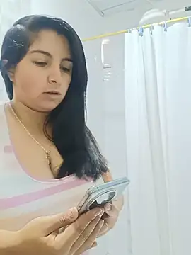 Snapshot of _Angelinaandrade_ chatting on July 2026 01:03:02 PM Angelinaandrade online show from July 2026 01:03:02 PM