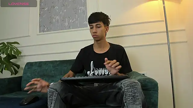 Lucian Davi online show from January 2025 12:18:01 PM