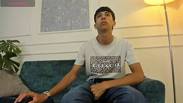 Lucian Davi online show from January 2025 12:27:02 PM