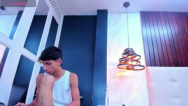 Lucian Davi online show from February 2025 02:47:02 PM