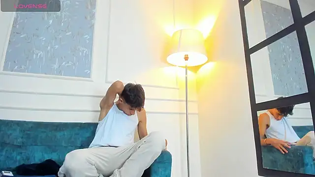 Lucian Davi online show from February 2025 10:14:01 AM