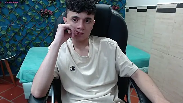 Waturox online show from March 2025 07:26:02 PM