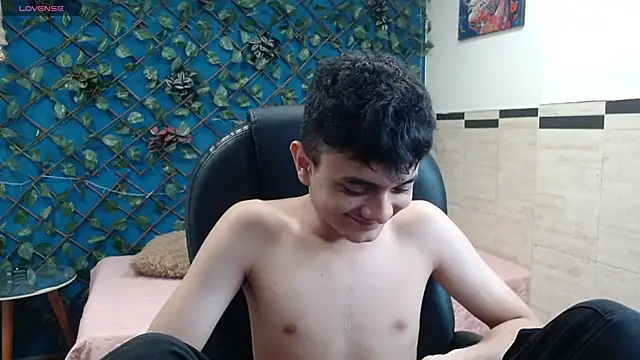 Waturox online show from November 2025 07:03:01 PM