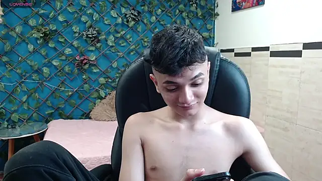 Waturox online show from November 2025 07:32:02 PM