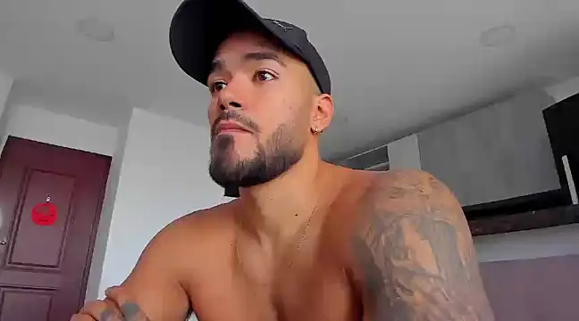 Snapshot of Alexander_Martines chatting on December 2024 08:58:01 PM Alexander Martines online show from December 2024 08:58:01 PM