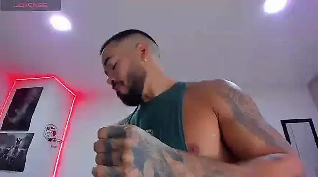 Snapshot of Alexander_Martines chatting on January 2025 01:20:01 AM Alexander Martines online show from January 2025 01:20:01 AM