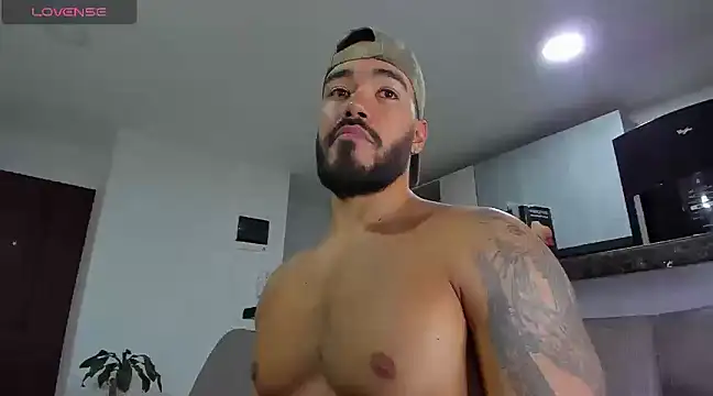 Snapshot of Alexander_Martines chatting on February 2025 02:14:02 AM Alexander Martines online show from February 2025 02:14:02 AM