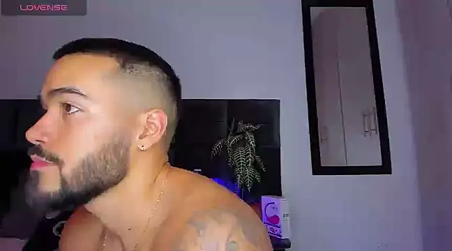 Snapshot of Alexander_Martines chatting on February 2025 04:12:01 AM Alexander Martines online show from February 2025 04:12:01 AM