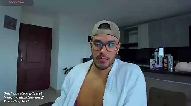 Snapshot of Alexander_Martines chatting on March 2025 10:31:02 PM Alexander Martines online show from March 2025 10:31:02 PM
