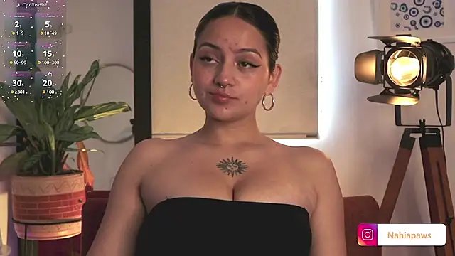 nahiapaws online show from February 2025 03:59:01 PM