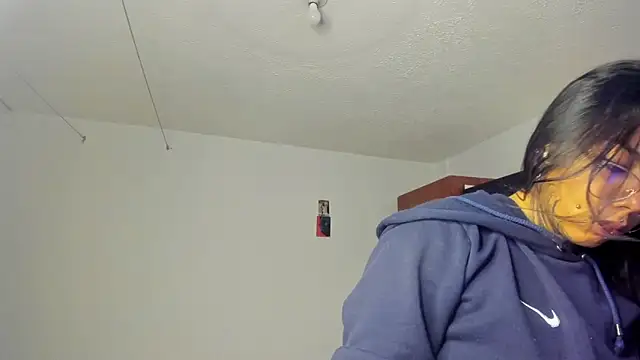 Snapshot of nicole_volkov chatting on March 2025 01:10:02 AM nicole volkov online show from March 2025 01:10:02 AM