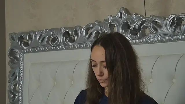 AliceMunro online show from October 2025 07:11:02 PM