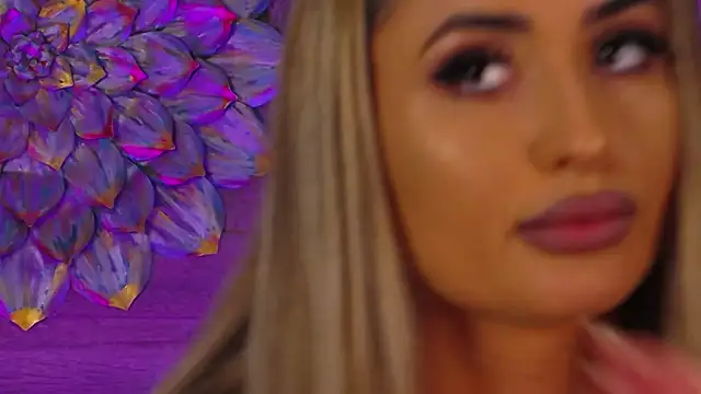 LoraDevine online show from February 2026 08:27:01 PM