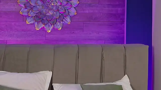 LoraDevine online show from May 2026 06:03:01 PM