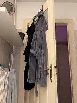 Snapshot of ElenaHaze chatting on October 2025 06:21:02 AM ElenaHaze online show from October 2025 06:21:02 AM