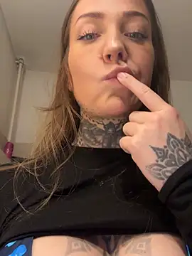 Snapshot of ElenaHaze chatting on November 2025 08:58:01 AM ElenaHaze online show from November 2025 08:58:01 AM