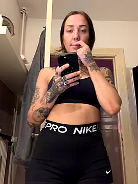 Snapshot of ElenaHaze chatting on November 2025 06:13:02 AM ElenaHaze online show from November 2025 06:13:02 AM