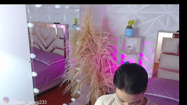 Snapshot of Jonesliam23 chatting on September 2025 06:12:02 PM Jonesliam23 online show from September 2025 06:12:02 PM