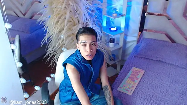 Snapshot of Jonesliam23 chatting on October 2025 07:33:02 PM Jonesliam23 online show from October 2025 07:33:02 PM