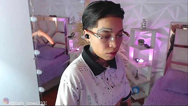 Snapshot of Jonesliam23 chatting on October 2025 07:13:02 PM Jonesliam23 online show from October 2025 07:13:02 PM