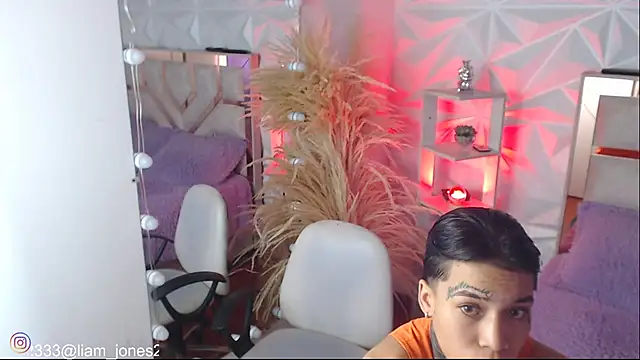 Snapshot of Jonesliam23 chatting on October 2025 06:50:02 PM Jonesliam23 online show from October 2025 06:50:02 PM