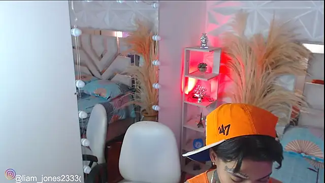 Snapshot of Jonesliam23 chatting on October 2025 07:03:02 PM Jonesliam23 online show from October 2025 07:03:02 PM