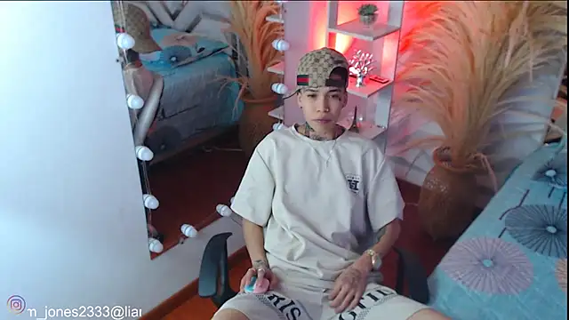 Snapshot of Jonesliam23 chatting on November 2025 07:27:02 PM Jonesliam23 online show from November 2025 07:27:02 PM