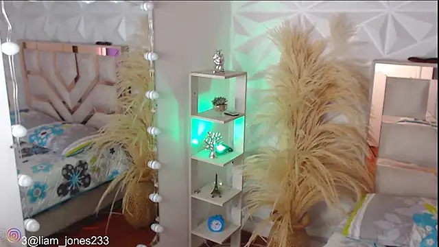 Snapshot of Jonesliam23 chatting on November 2025 07:37:01 PM Jonesliam23 online show from November 2025 07:37:01 PM